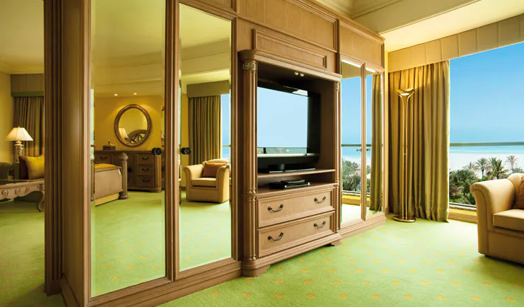 Le Royal Meridien Dubai | Luxury hotel holidays | Expressions Holidays