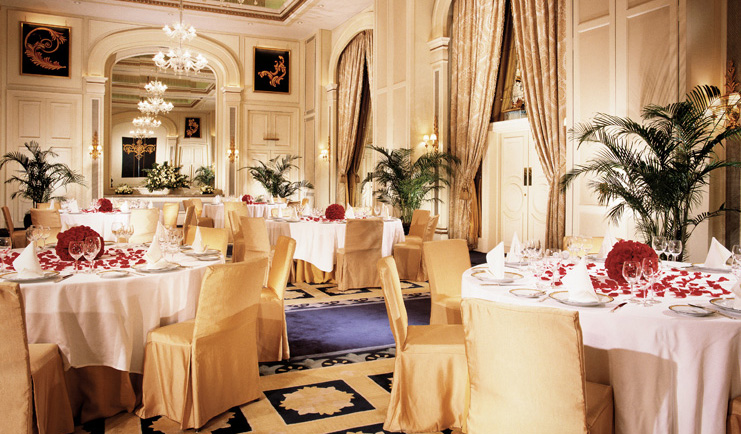 The Peninsula Hong Kong Salisbury room dining area traditional decor chandeliers window drapes rose petals on tables