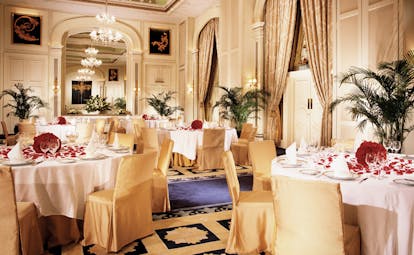The Peninsula Hong Kong Salisbury room dining area traditional decor chandeliers window drapes rose petals on tables