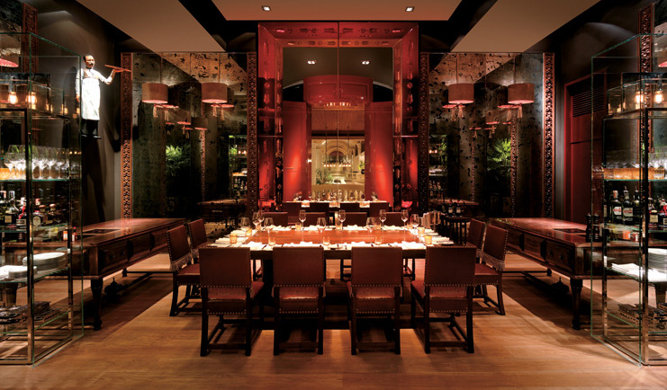 Grand Hyatt Erawan Bangkok Thailand restaurant dining room traditional Asian decor