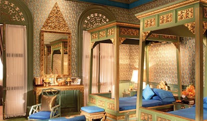 Mandarin Oriental Bangkok Thailand Noel Coward suite two four poster beds opulent decor 