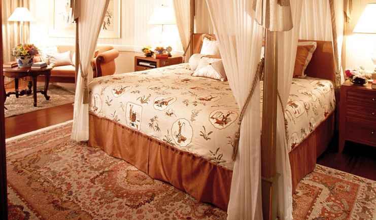 Mandarin Oriental Bangkok Thailand royal oriental bedroom four poster bed traditional decor