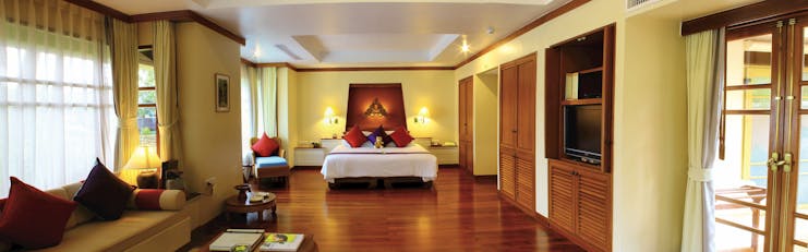 Santiburi Resort Thailand villa room bed lounge area modern décor