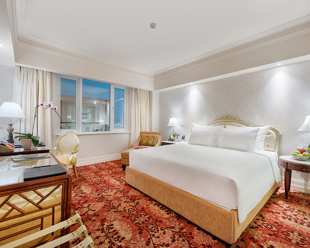 Apricot Hotel deluxe sketch room, double bed, desk, elegant decor