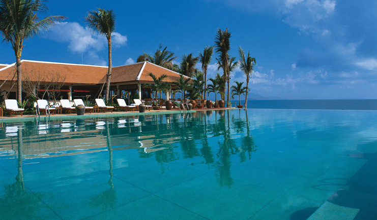 Evason Ana Mandara Resort Vietnam infinity pool lounger palm trees 