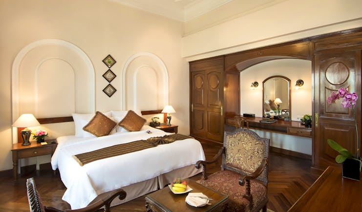 Majestic Hotel Saigon coloniol deluxe guestroom, double bed, wardrobe, colonial style decor