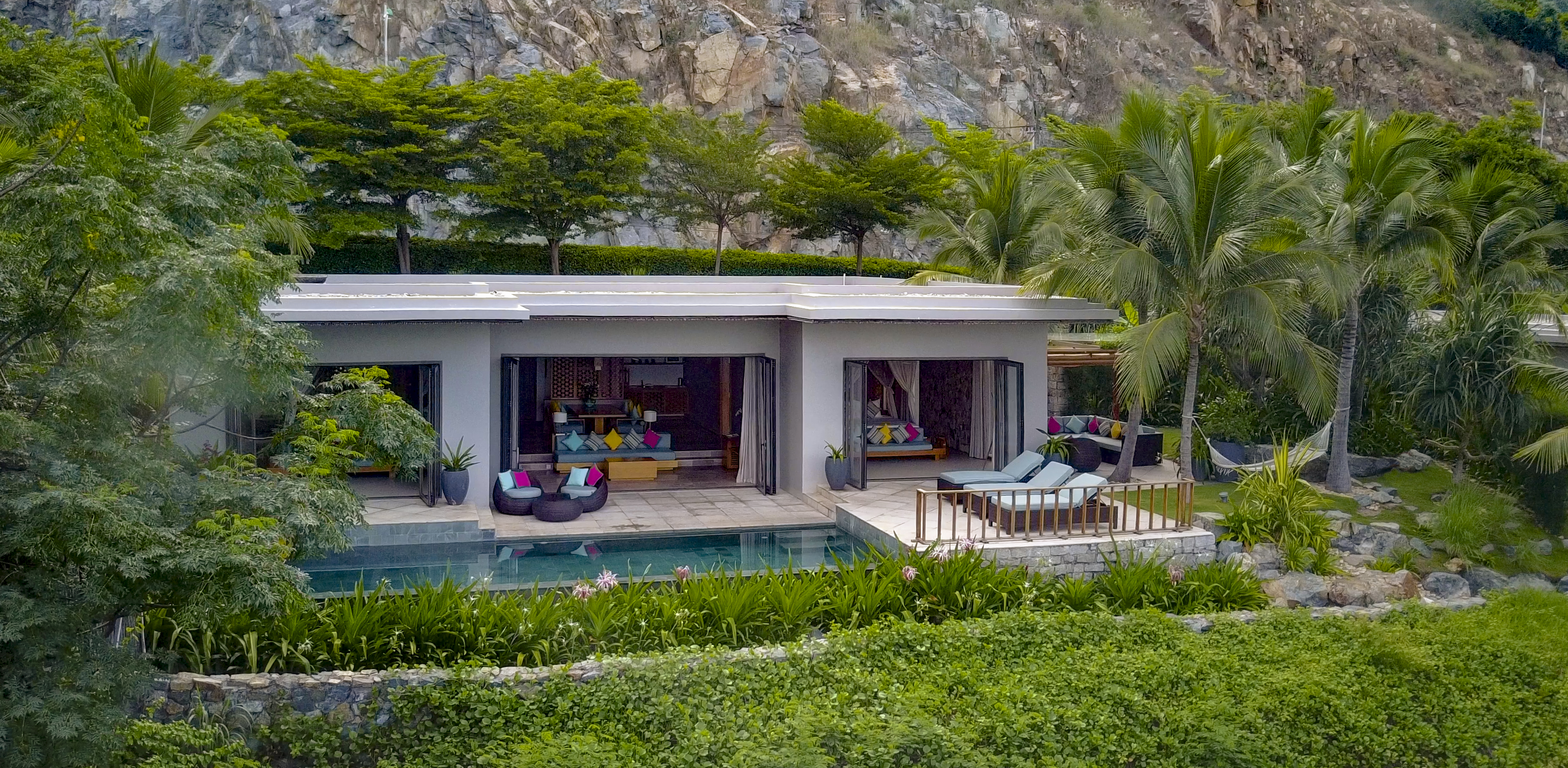 Mia Nha Trang Resort suite, private pool, outdoor lounge, private garden, kingsize bed, dining area