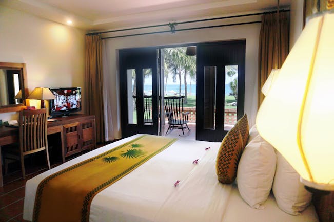 Palm Garden Resort deluxe ocean room, double bed access to balcony, bright modern decor
