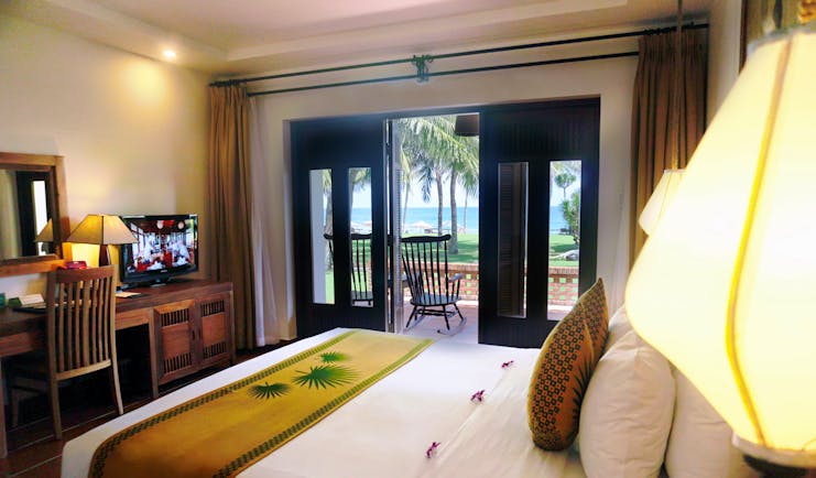 Palm Garden Resort deluxe ocean room, double bed access to balcony, bright modern decor
