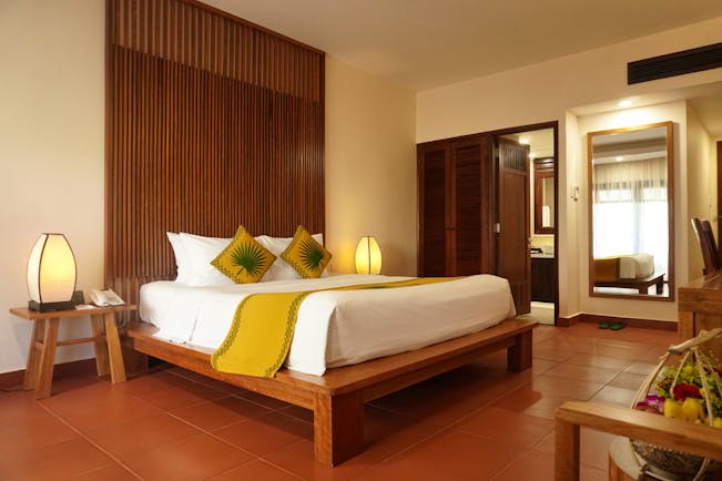 Palm Garden Resort superior room, double bed, ensuite bathroom, bright modern decor