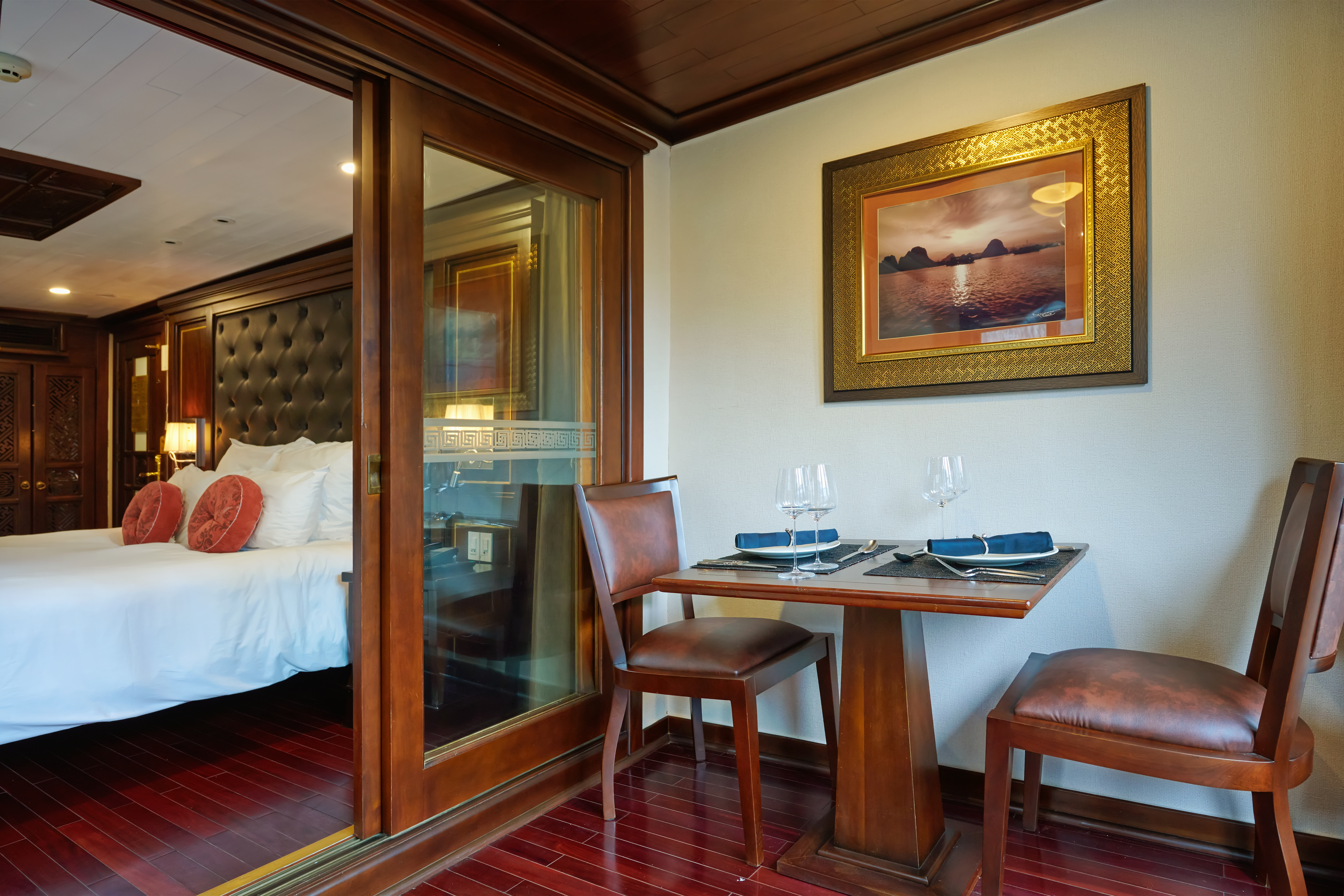 Paradise Peak Cruise junior siute, double bed, living area, traditional decor