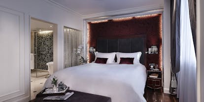 Sofitel Metropole Hanoi prestige suite, double bed, en suite bathroom, grand decor