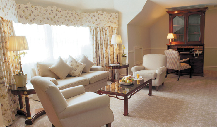 Lilianfels New South Wales suite lounge with sofas and writing desk