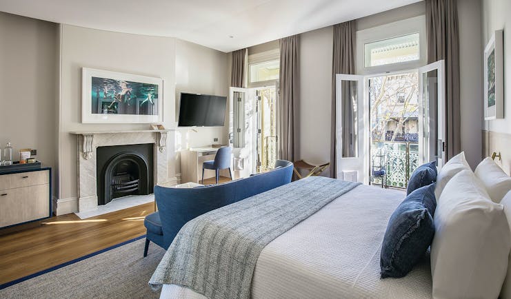 Spicers Potts Point terrace suite with double bed, open fireplace, and balcony