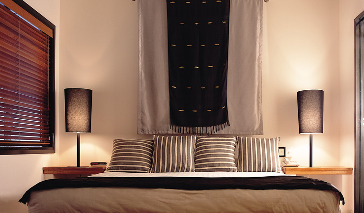 Alamanda Palm Cove Queensland bedroom with wall hanging 