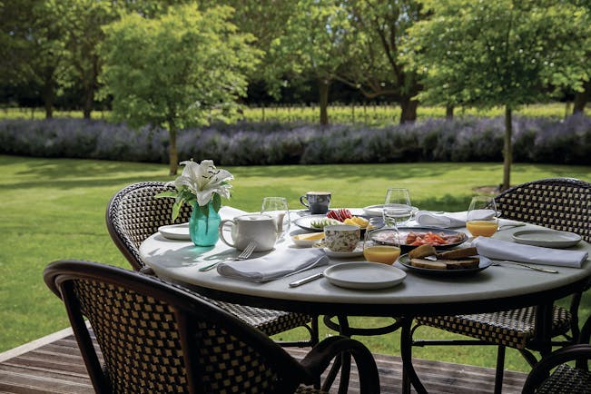 Marlborough Lodge Blenheim and Marlborough outdoor dining room with garden view