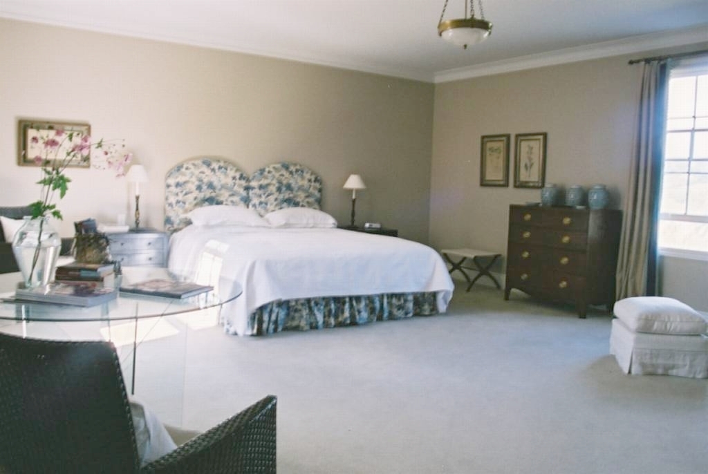 Edenhouse Luxury Lodge Nelson Abel and Tasman bedroom with white and blue floral headboard