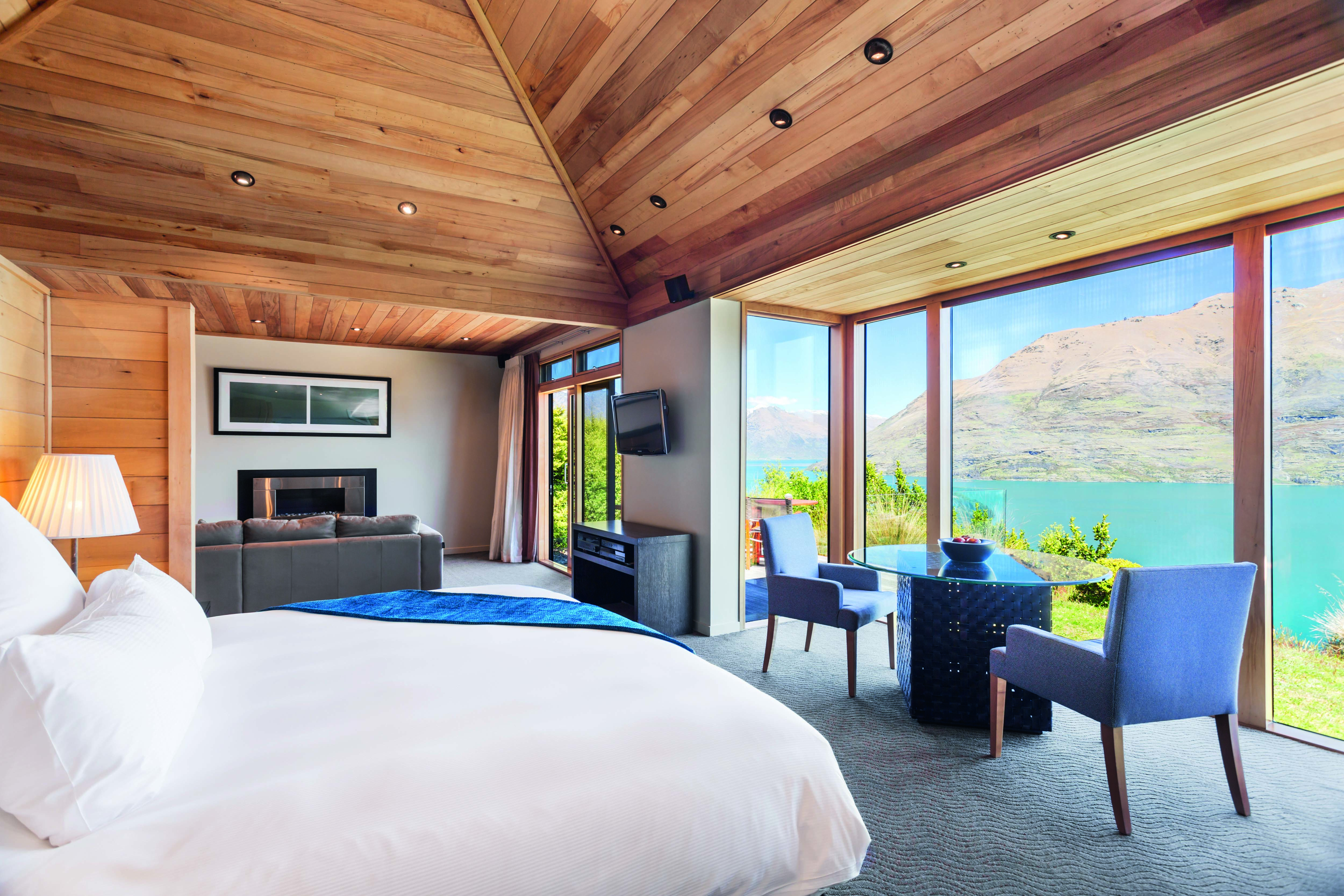 Azur Lodge Otago and Fiordland bedroom with dining and sitting area and mountain view