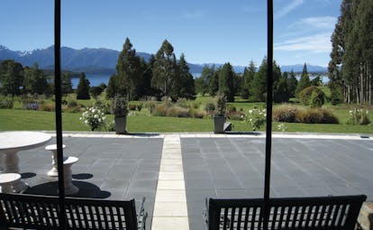 Dock Bay Lodge Otago and Fiordland patio with mountain view