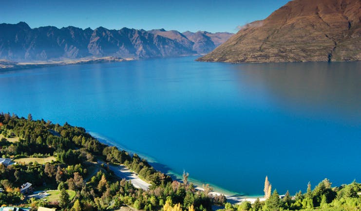 The Hidden Lodge Otago and Fiordland lake surrounded by mountains
