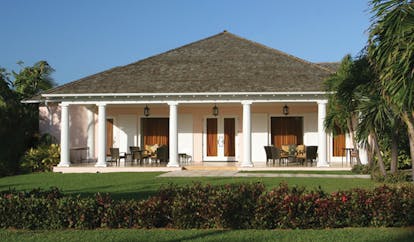 Four Seasons Ocean Club Bahamas exterior boardroom bungalow lawns and terrace area