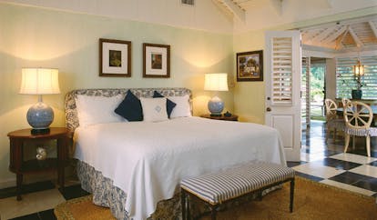 Round Hill Jamaica deluxe villa suite bedroom