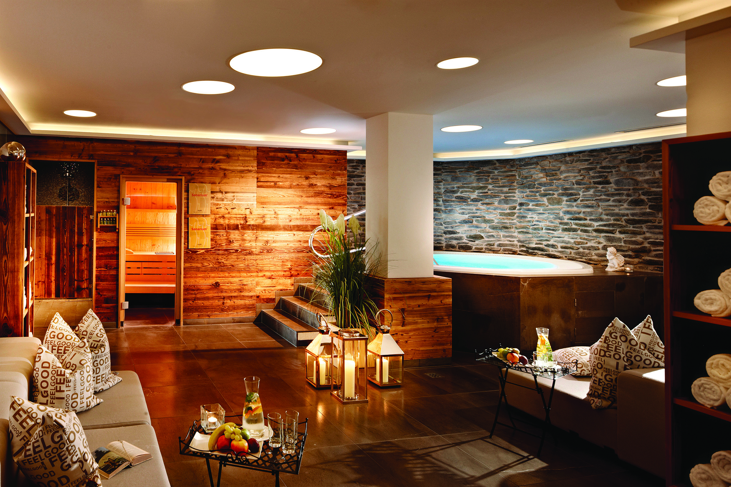 Spa with sauna and jacuzzi 