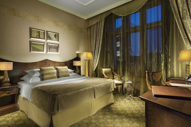 Art Deco Imperial deluxe room, double bed, desk, elegant decor