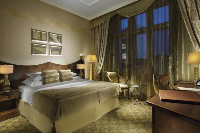 Art Deco Imperial deluxe room, double bed, desk, elegant decor