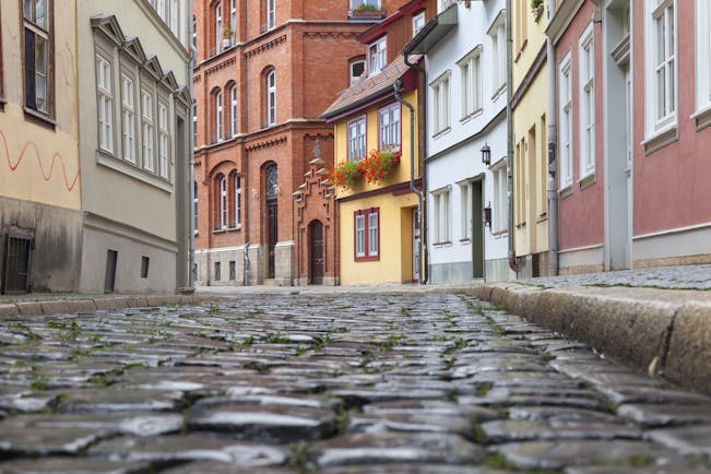 Cobbled street and old pink houses in Erfurt