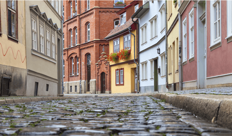 Cobbled street and old pink houses in Erfurt