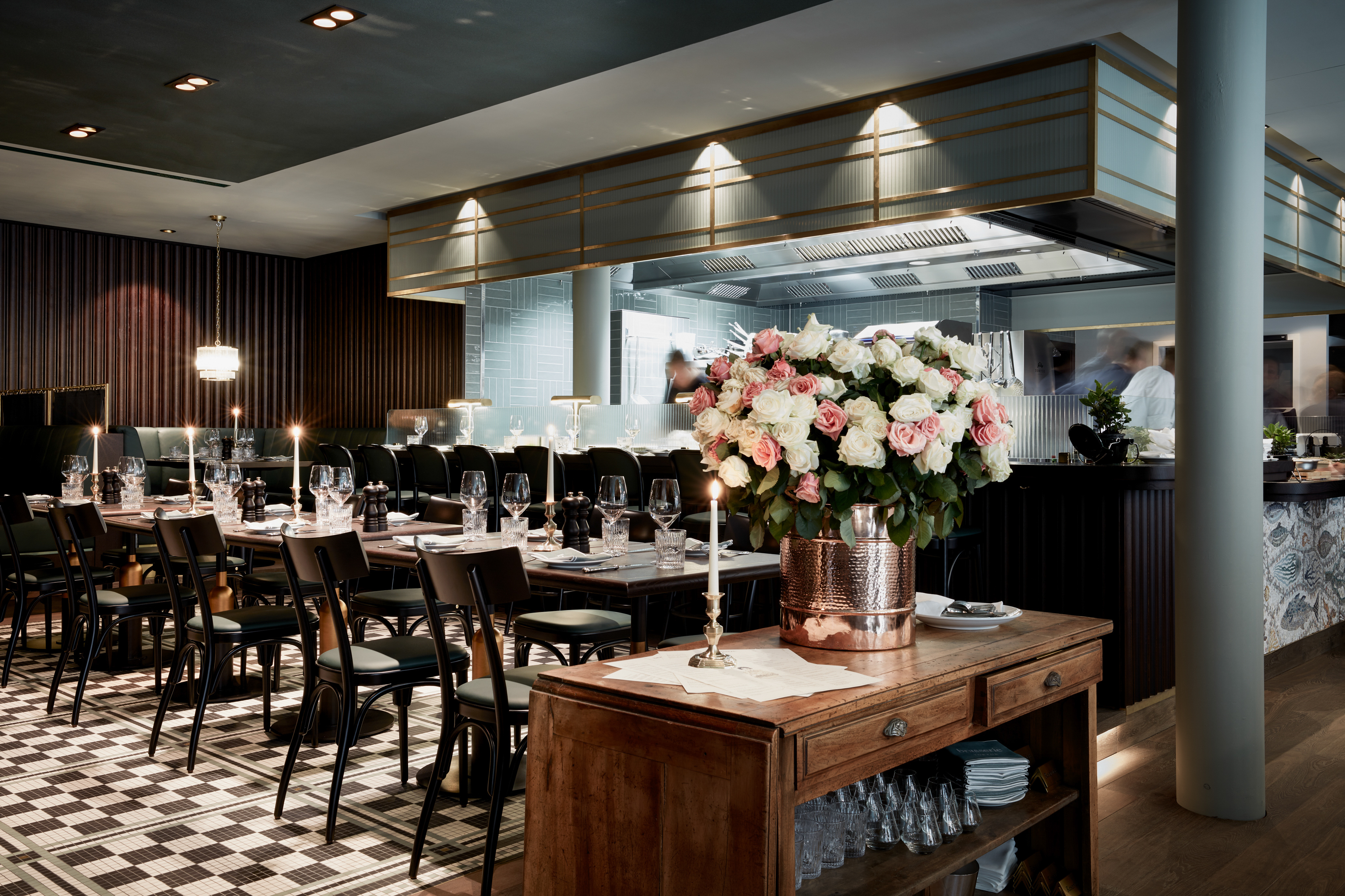 Tortue Hamburg brasserie, tiled floors, tables and chairs, elegant decor, open view to kitchen