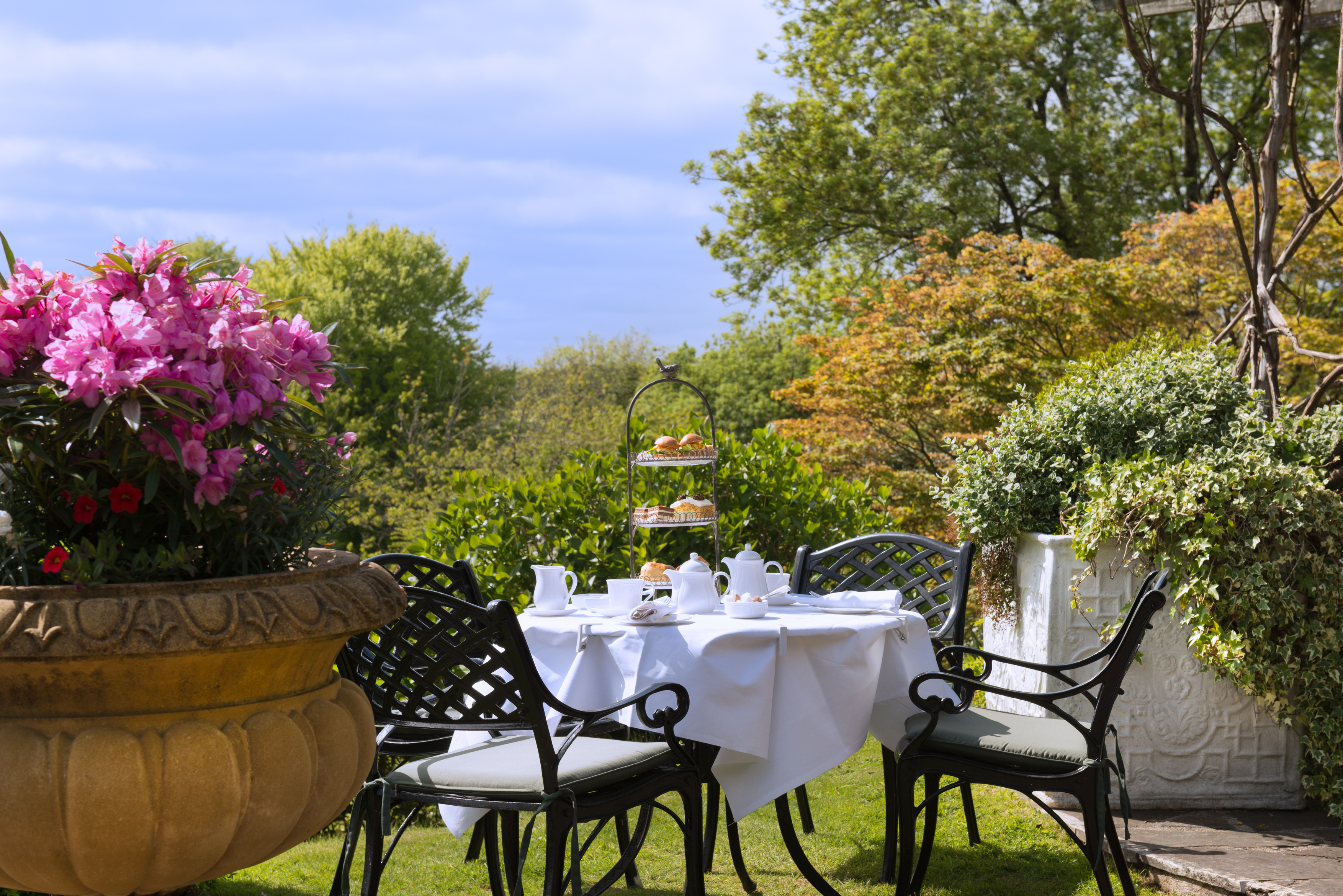 Horn of Plenty Devon table in garden