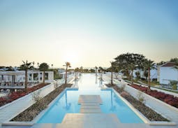 Expressions adds new hotels in Greece
