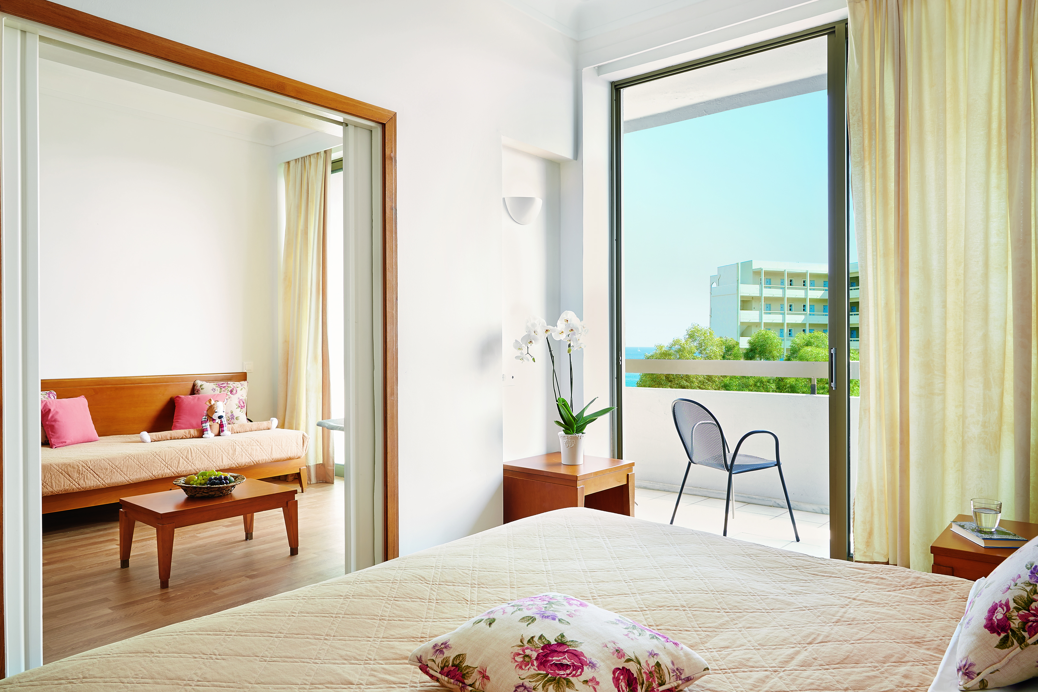 Room with second room for children and side sea view