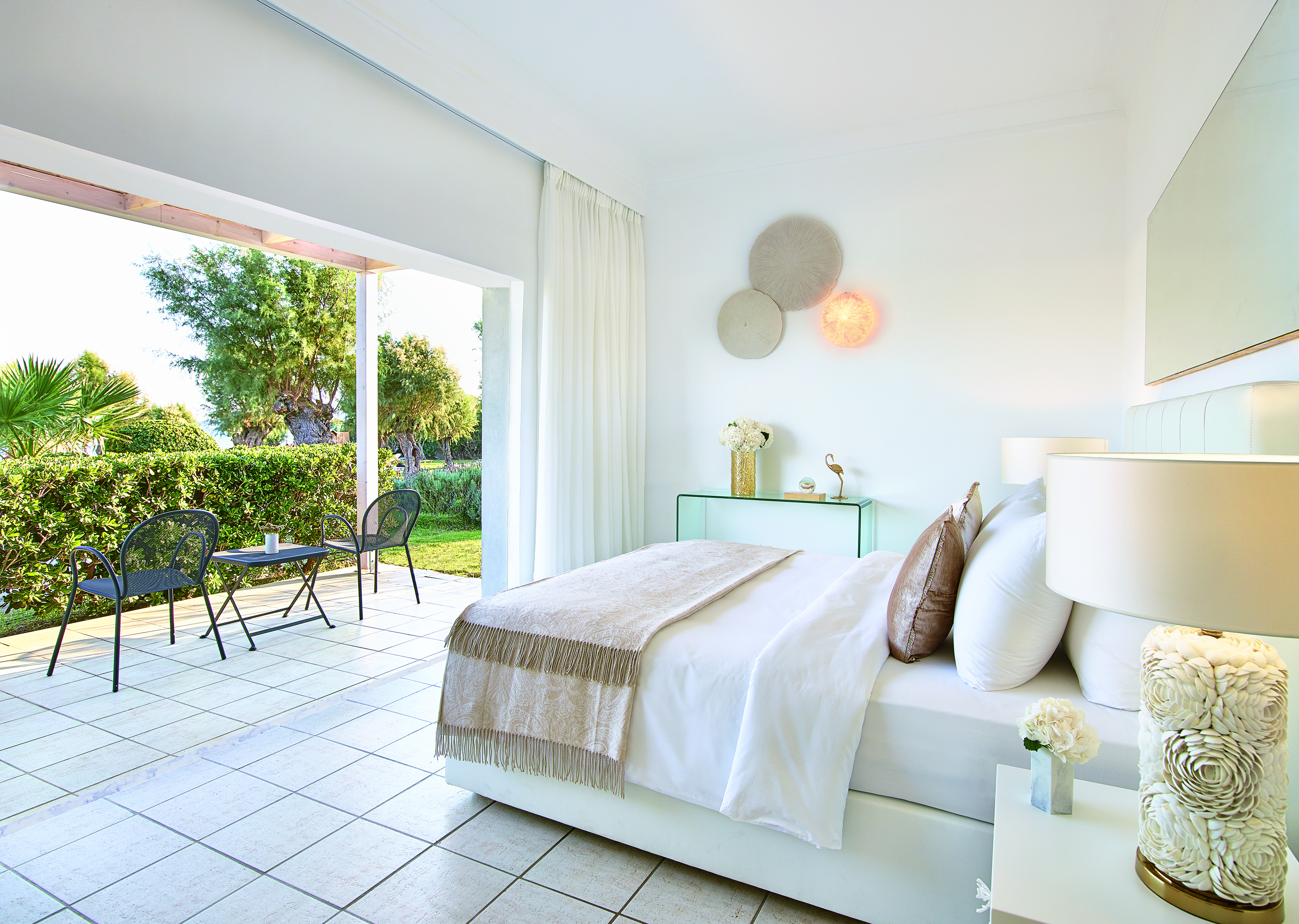 White room with white tiles and garden