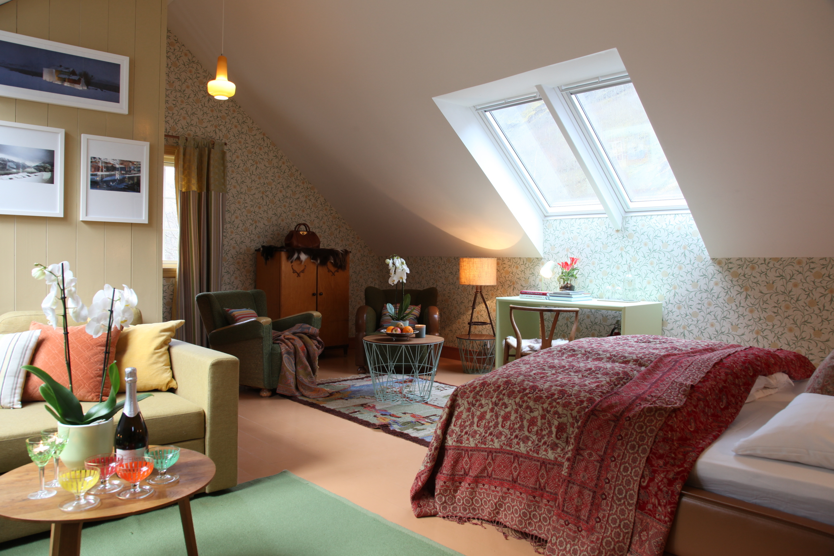 292 Aurland bedroom with green rug and orchid