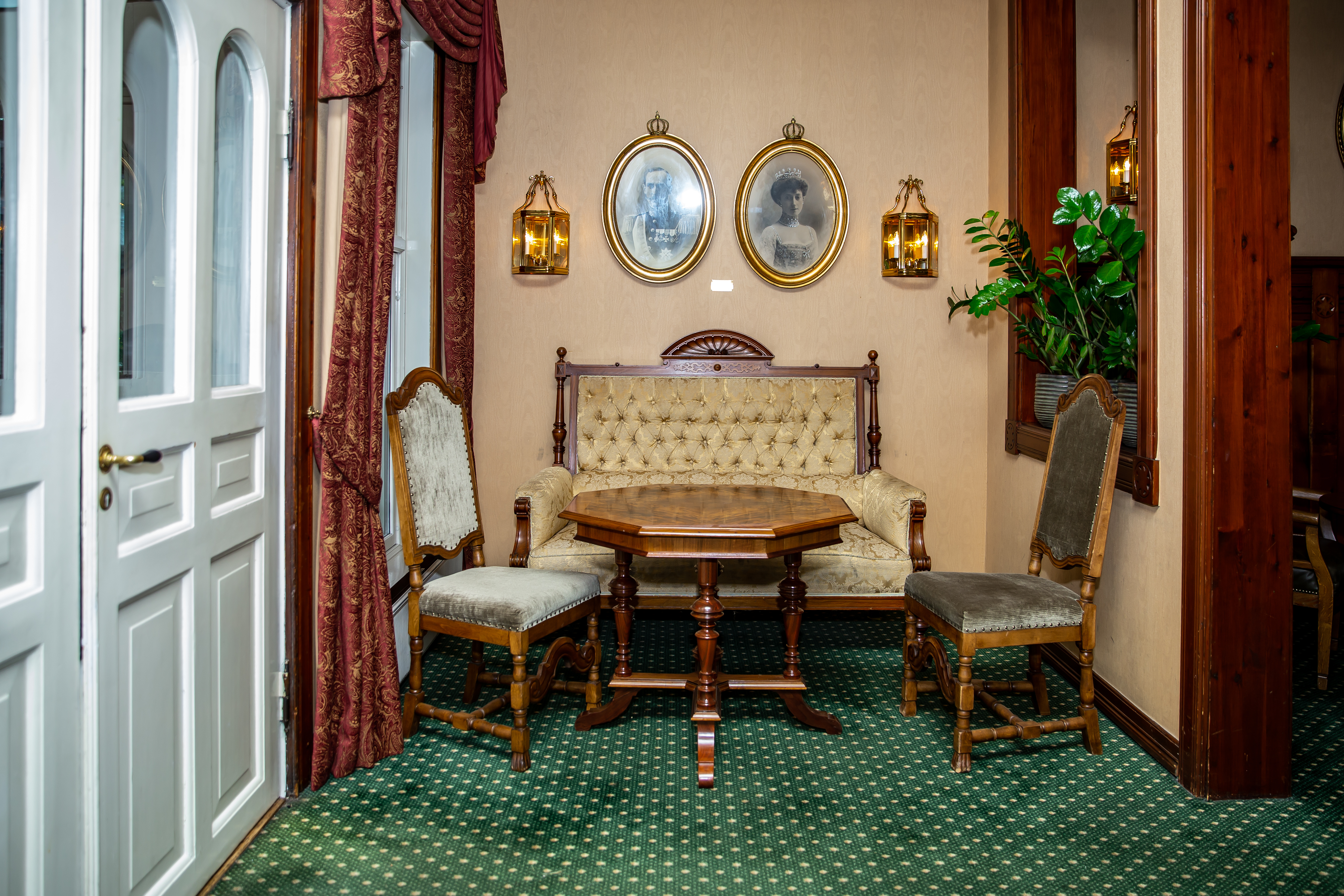 Fleischer's Hotel, Tove Lise Mossestad