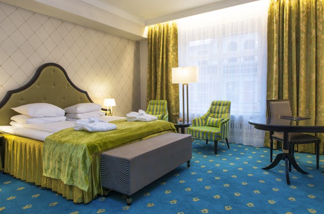 Superior room at the Hotel Bristol Oslo with yellow, green and blue furnishings