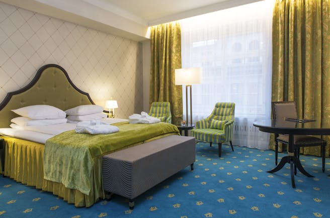 Superior room at the Hotel Bristol Oslo with yellow, green and blue furnishings