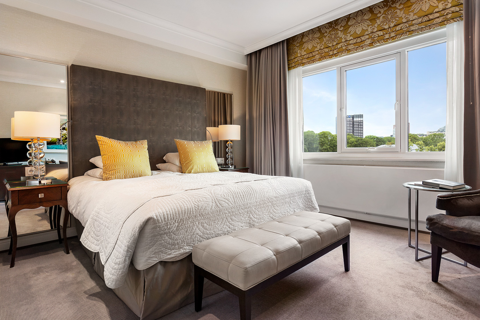 Hotel Continental Oslo white bed with large window