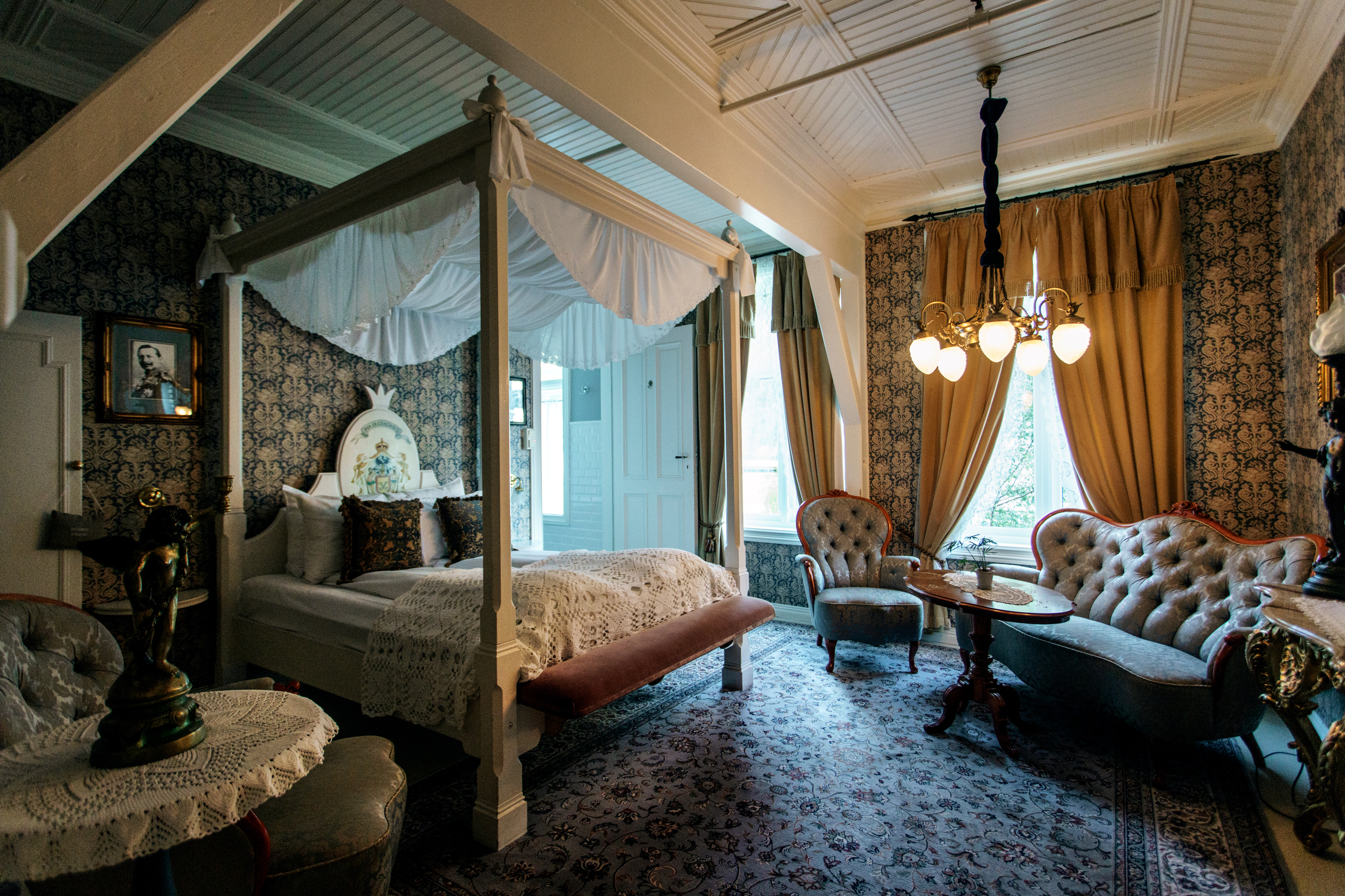 hotel union oye norway four poster bedroom