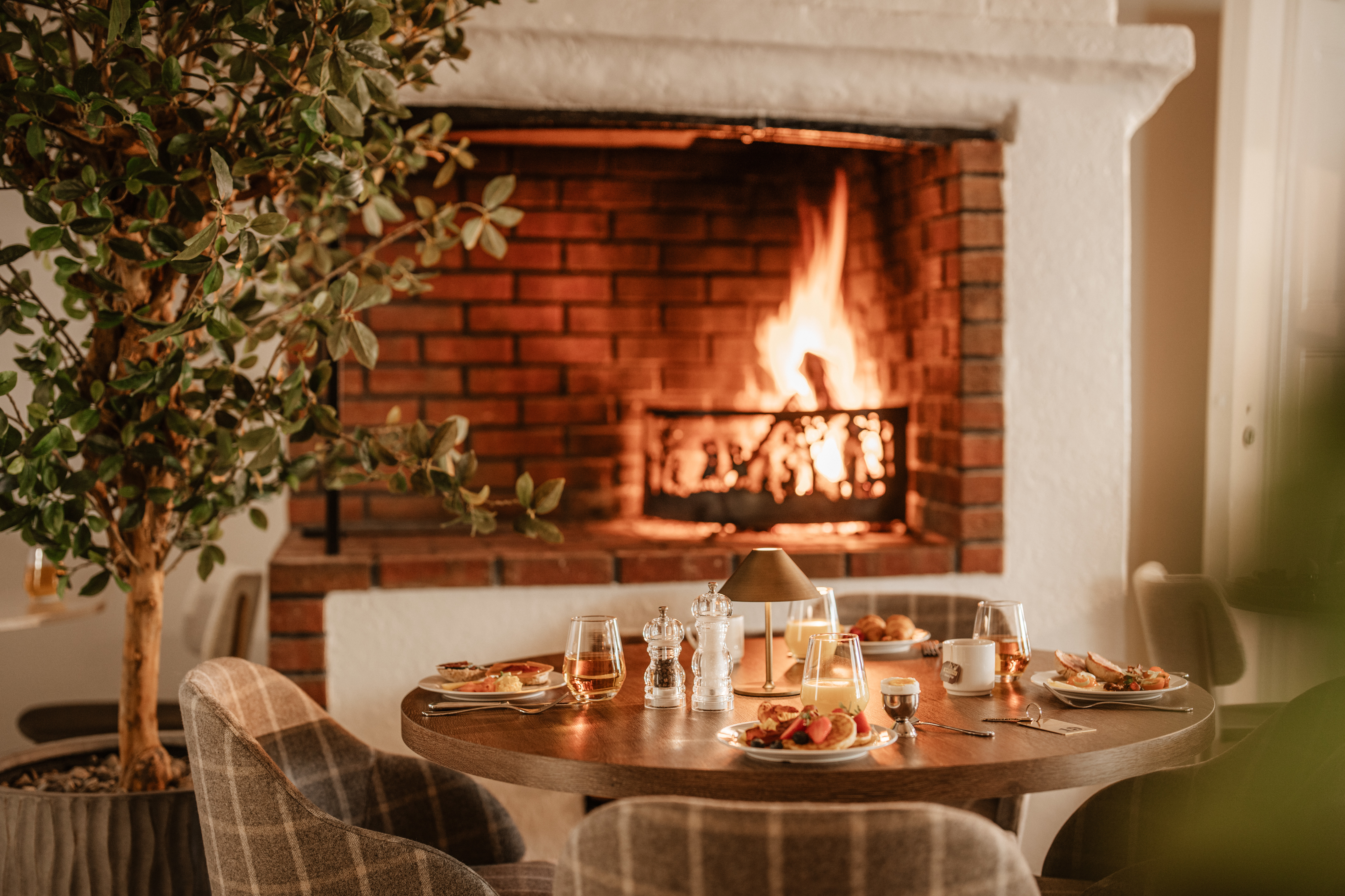 Jegtvolden Fjordhotell roaring fire