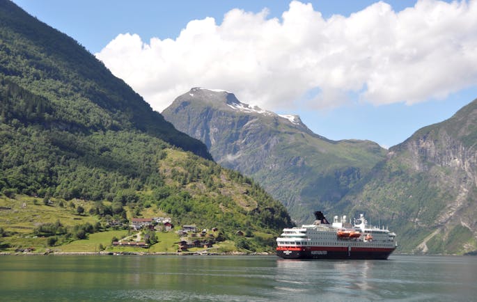 Hurtigruten MS Nordkapp Geirangerfjord HGR 