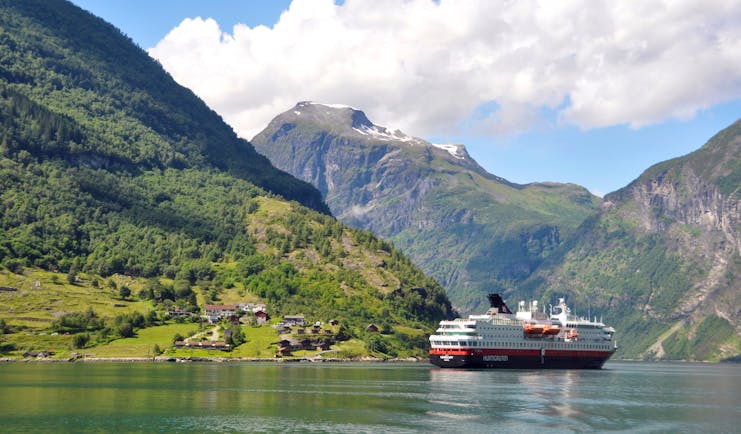 Hurtigruten MS Nordkapp Geirangerfjord HGR 