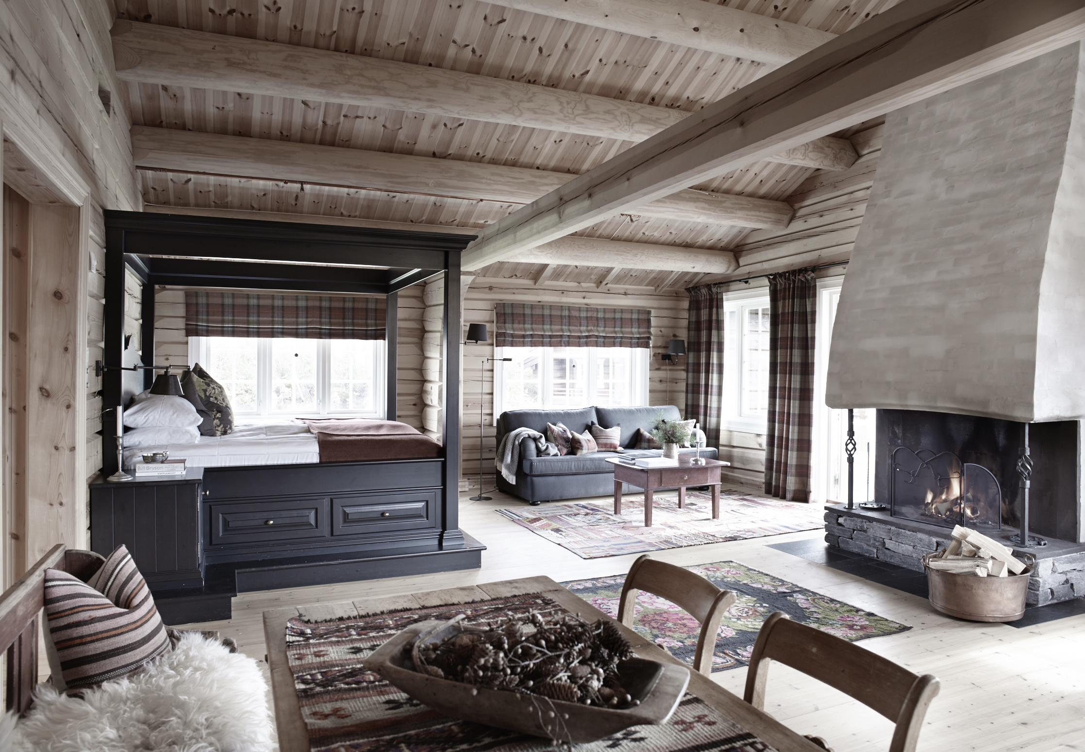 Storfjord Hotel suite with fireplace