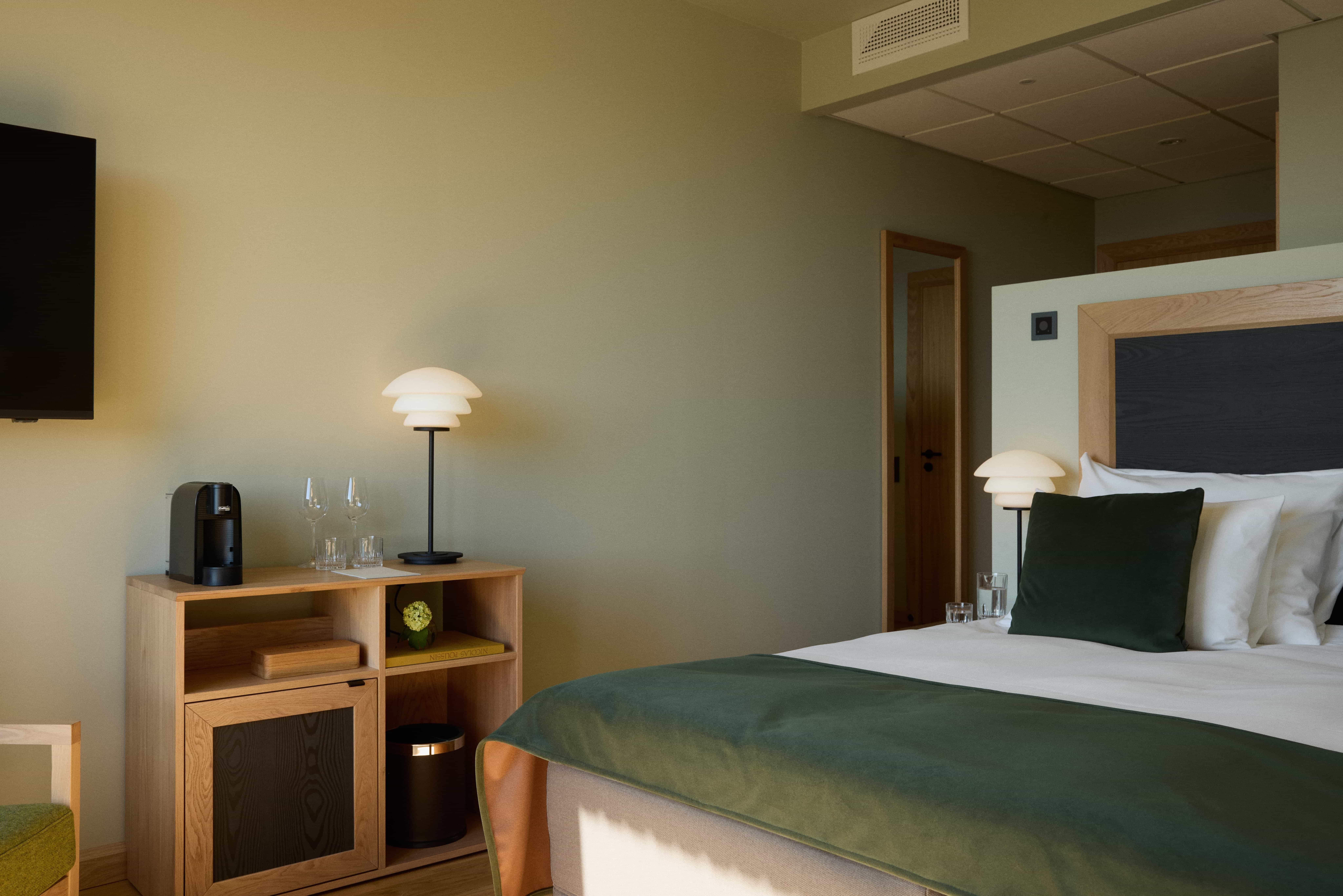 Wood Hotel Standard Mountain View