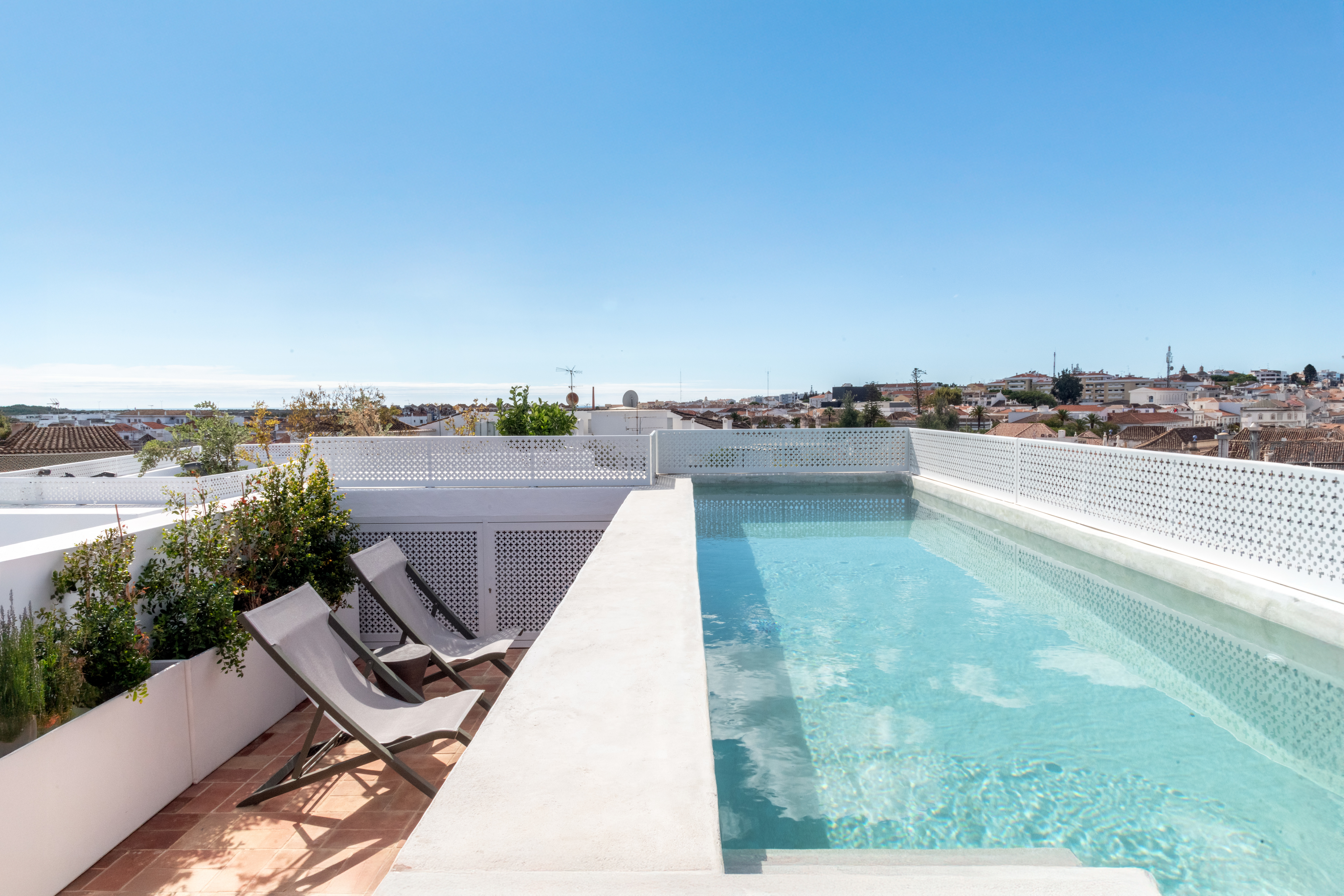 Palacio de Tavira rooftop plunge pool with deckchairs