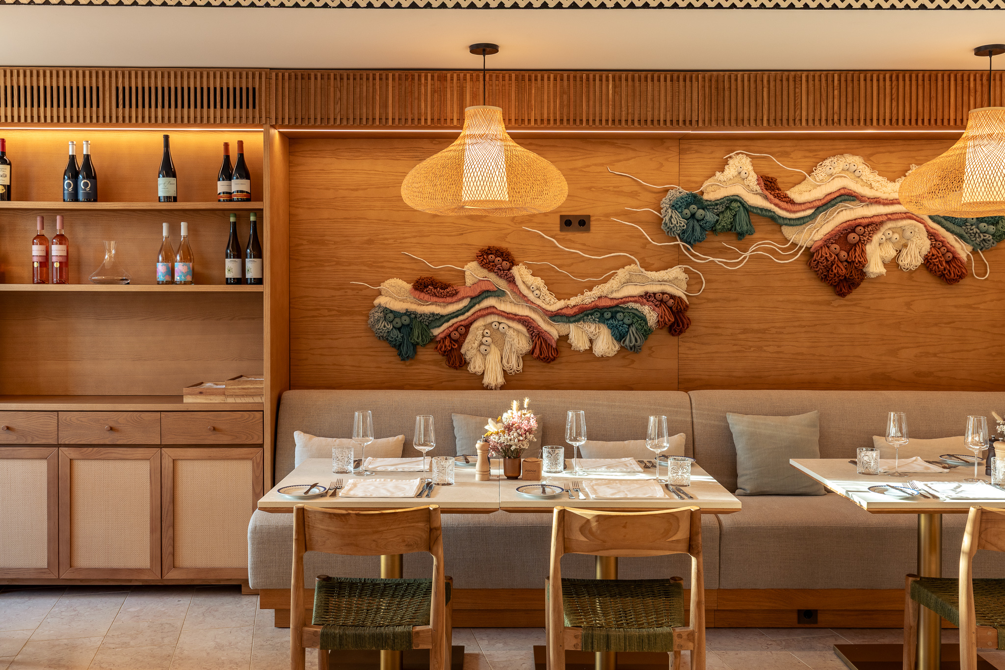 Palacio de Tavira restaurant with wooden wall accents and a neutral colour scheme