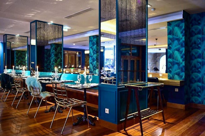 Pestana Vintage Porto Restaurant, bar, wooden floor, blue painted decor 